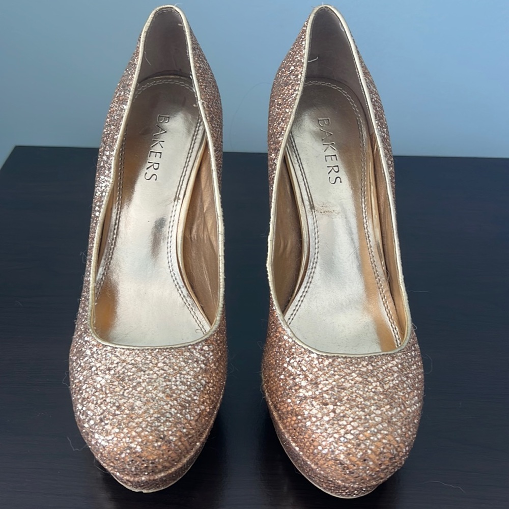 Baker’s - Gold Platform Heels - Picture 2 of 8
